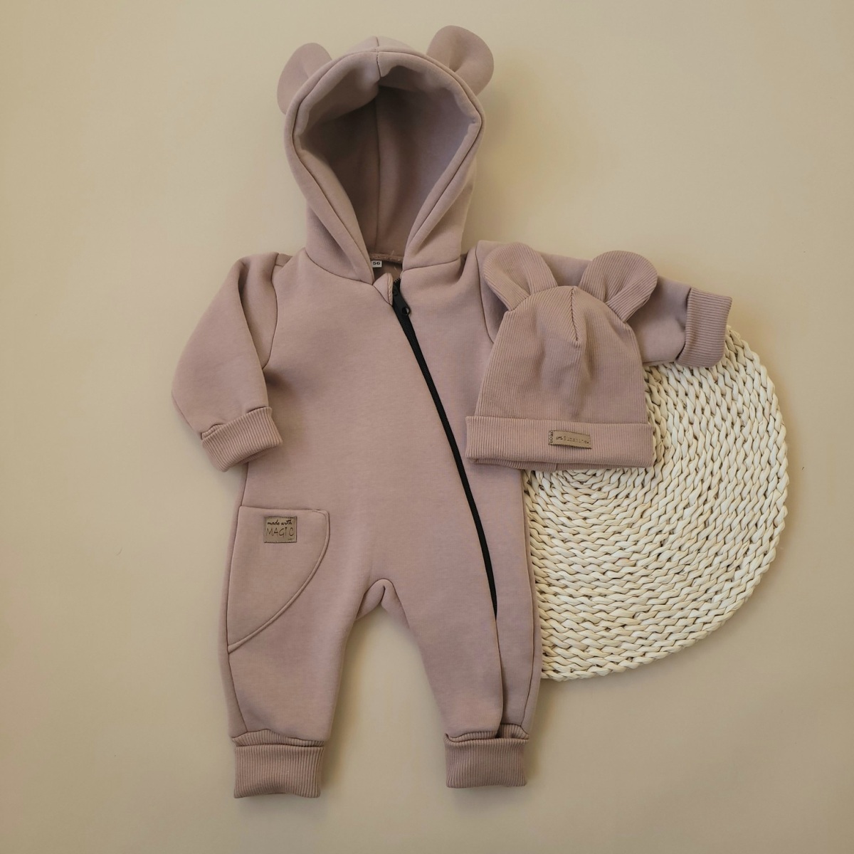 Oteplený dětský overal bez šlapek s kapucí + čepička, 2D, kakao, vel. 62