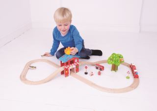 Bigjigs Rail Dřevěná vláčkodráha hasičská stanice (1)