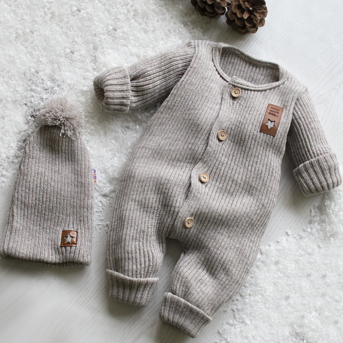 Baby Nellys 2-dílná sada Pletený overálek STAR + čepice Hand Made, béžový, vel. 80/86
