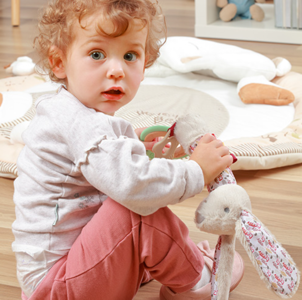 Plyšová hračka s pískátkem a kousátkem RABBIT MILLY BabyOno, krémový