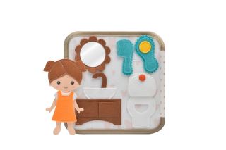 2Kids Toys Senzorická busy kniha Domeček s panenkou (10)