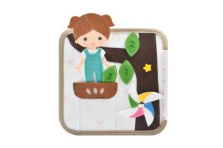 2Kids Toys Senzorická busy kniha Domeček s panenkou (4)