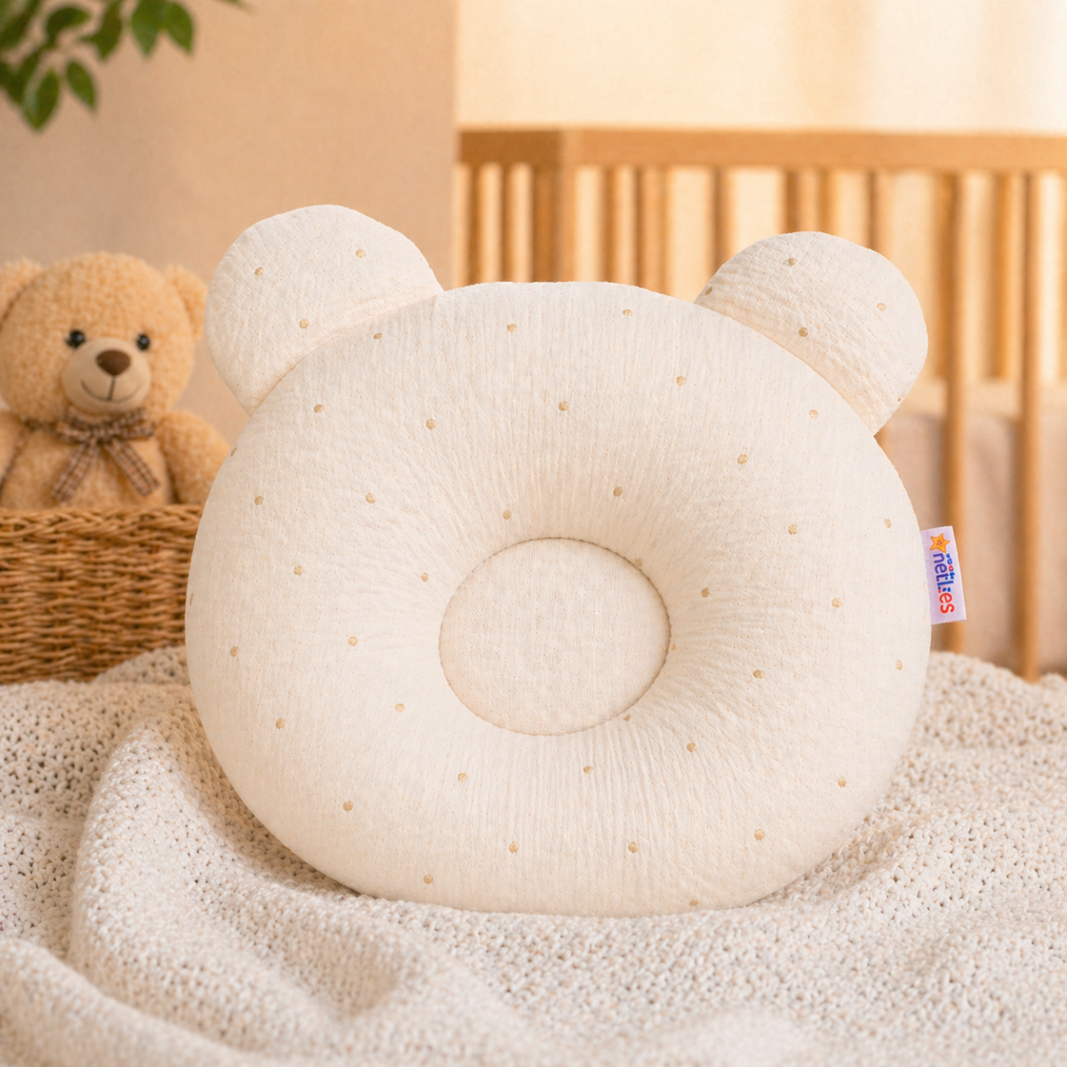 Mušelínový tvarovaný polštářek Zlaté tečky, béžová