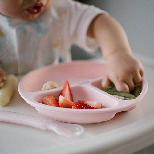 Dětský jídelní set BabyOno – silikonový talíř s přísavkou + příbory nerez/silikon, růžový
