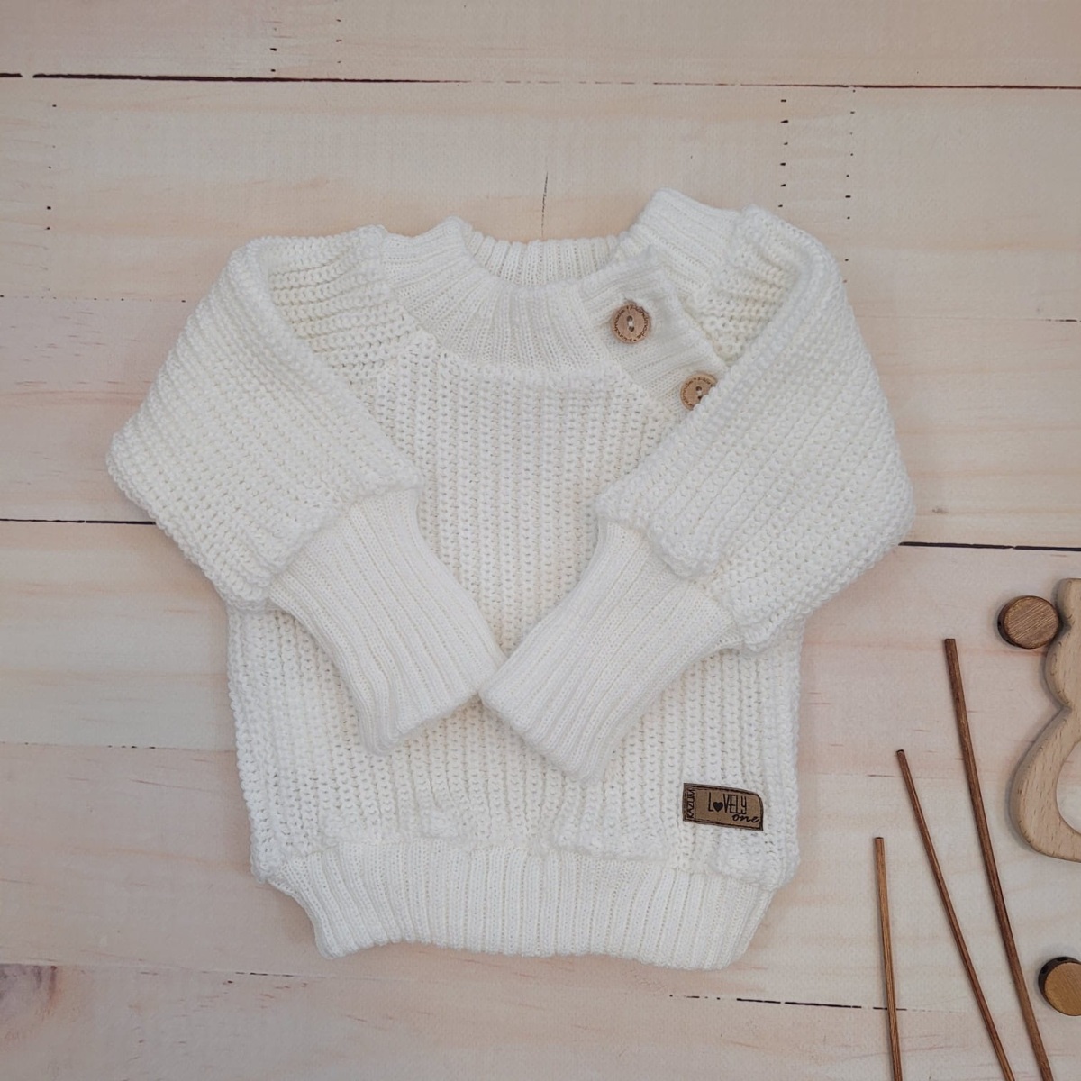 Pletený svetřík pro miminko s knoflíčky Lovely, prodloužené náplety, bílý, 68/74