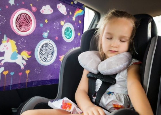 Sluneční clona do auta 45×52 cm – barevná síťovaná clona pro děti od narození, Unicorn