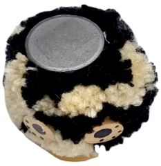 2Kids Toys Dřevěná magnetka velká pompon Kráva (2)