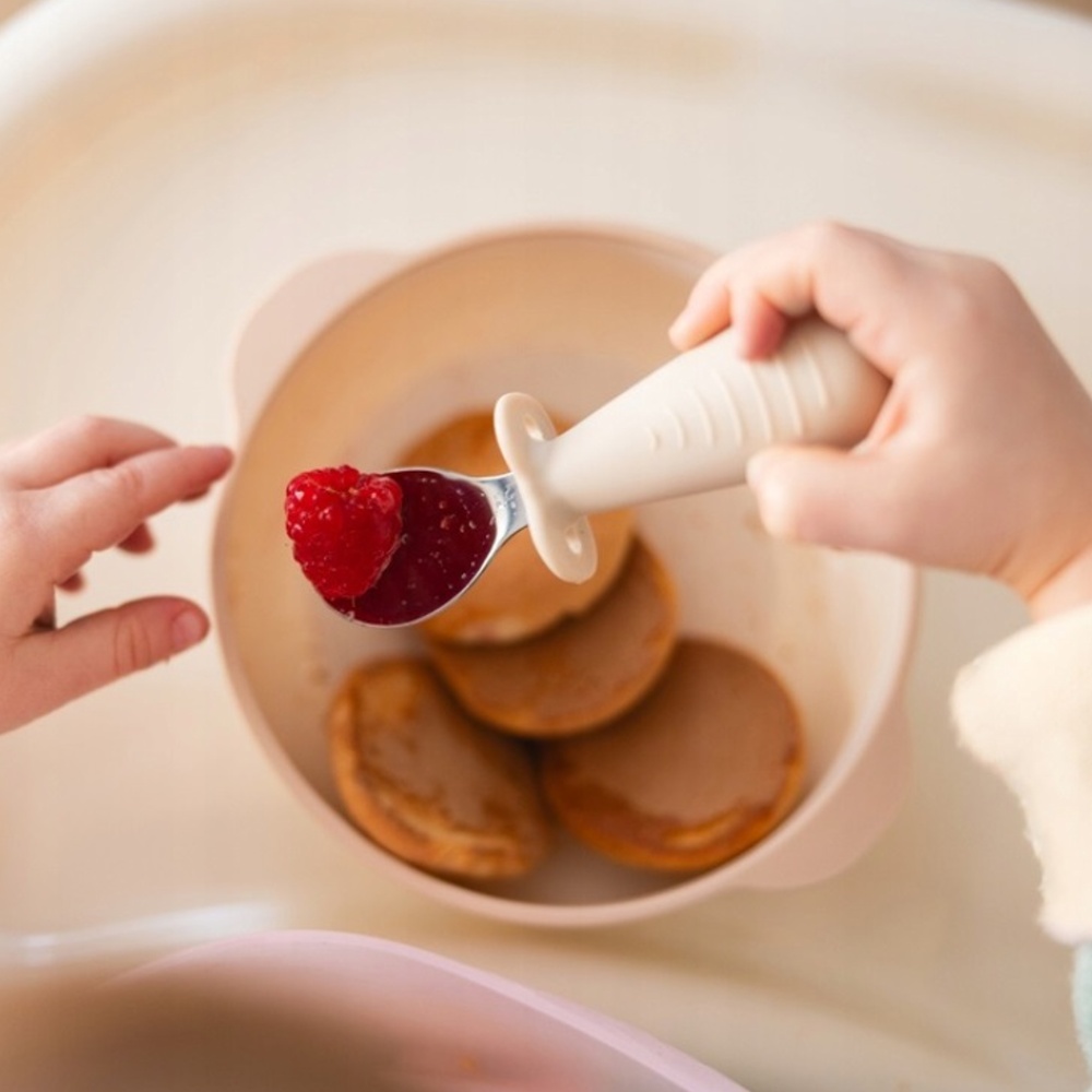 Dětský jídelní set BabyOno – silikonový talíř s přísavkou + příbory nerez/silikon, béžová