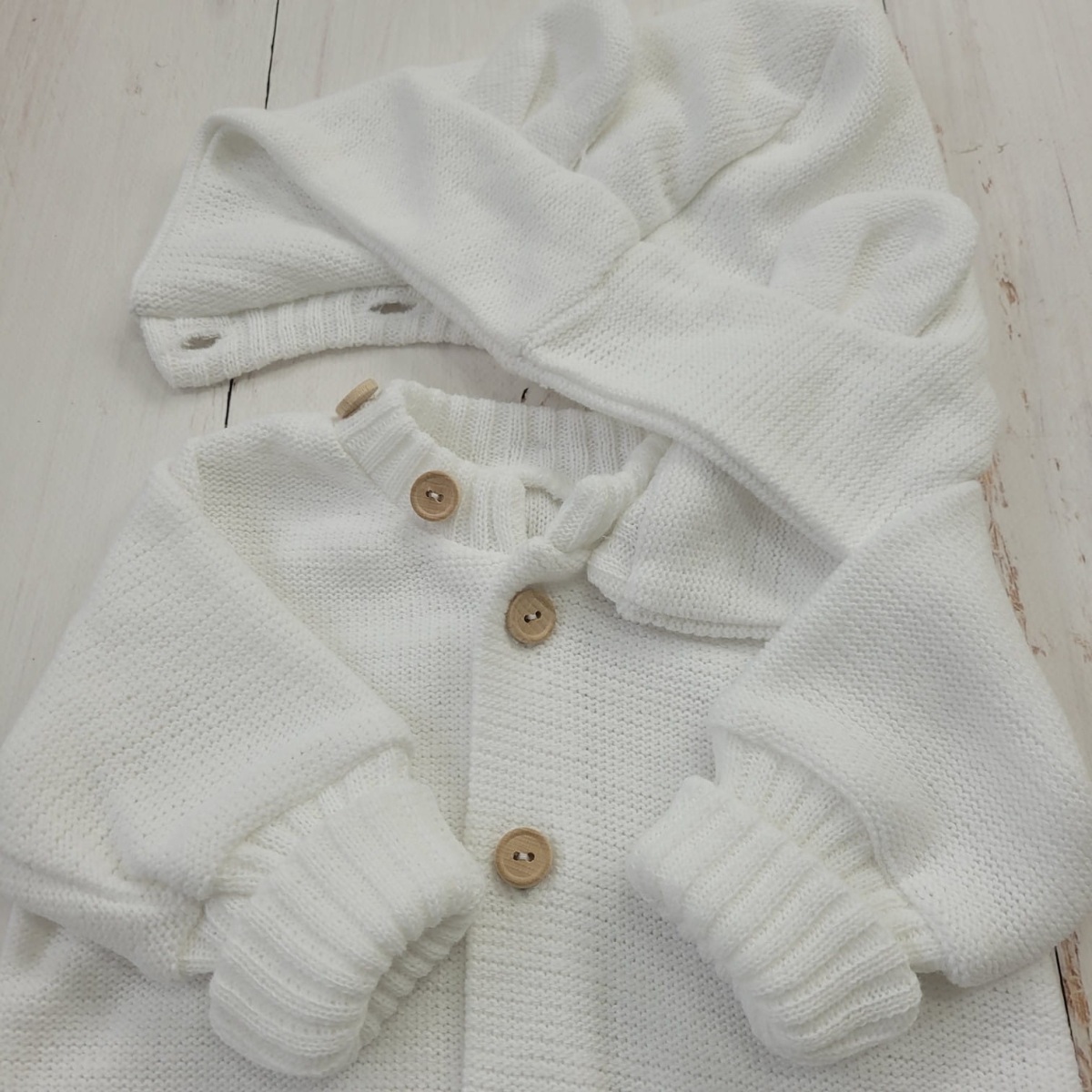 Dětský pletený overálek s odepínací kapucí - kokosově bílý, 80/86