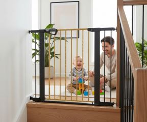 Dětská bezpečnostní zábrana GUARDY 104 cm – branka na schody a dveře (76–104 cm), černá (1)