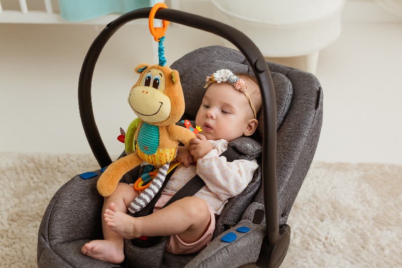 Balibazoo Závěsná opička Bongo hrací skříňkou a kousátkem – 0m+