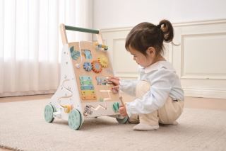 Dřevěné chodítko Montessori Džungle – Lelin (1)