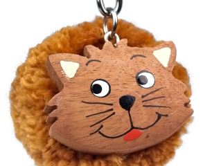 2Kids Toys Dřevěná klíčenka pompon Kočka (1)
