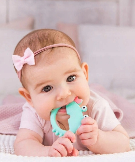 GiliGums Dětské silikonové kousátko Crab Teether, 3m+, 1 ks, mátový